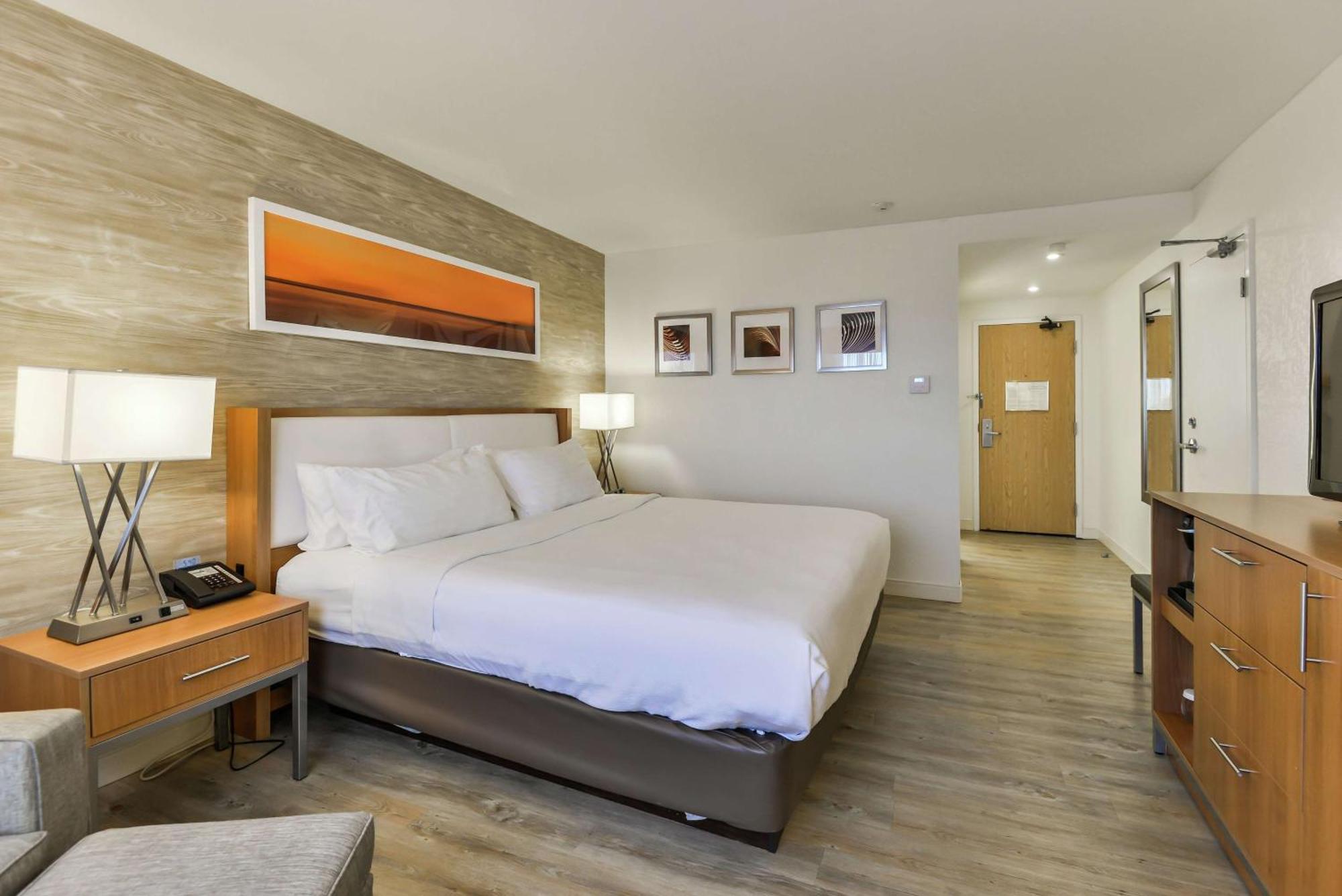 Doubletree By Hilton Kitchener Hotel Exterior photo