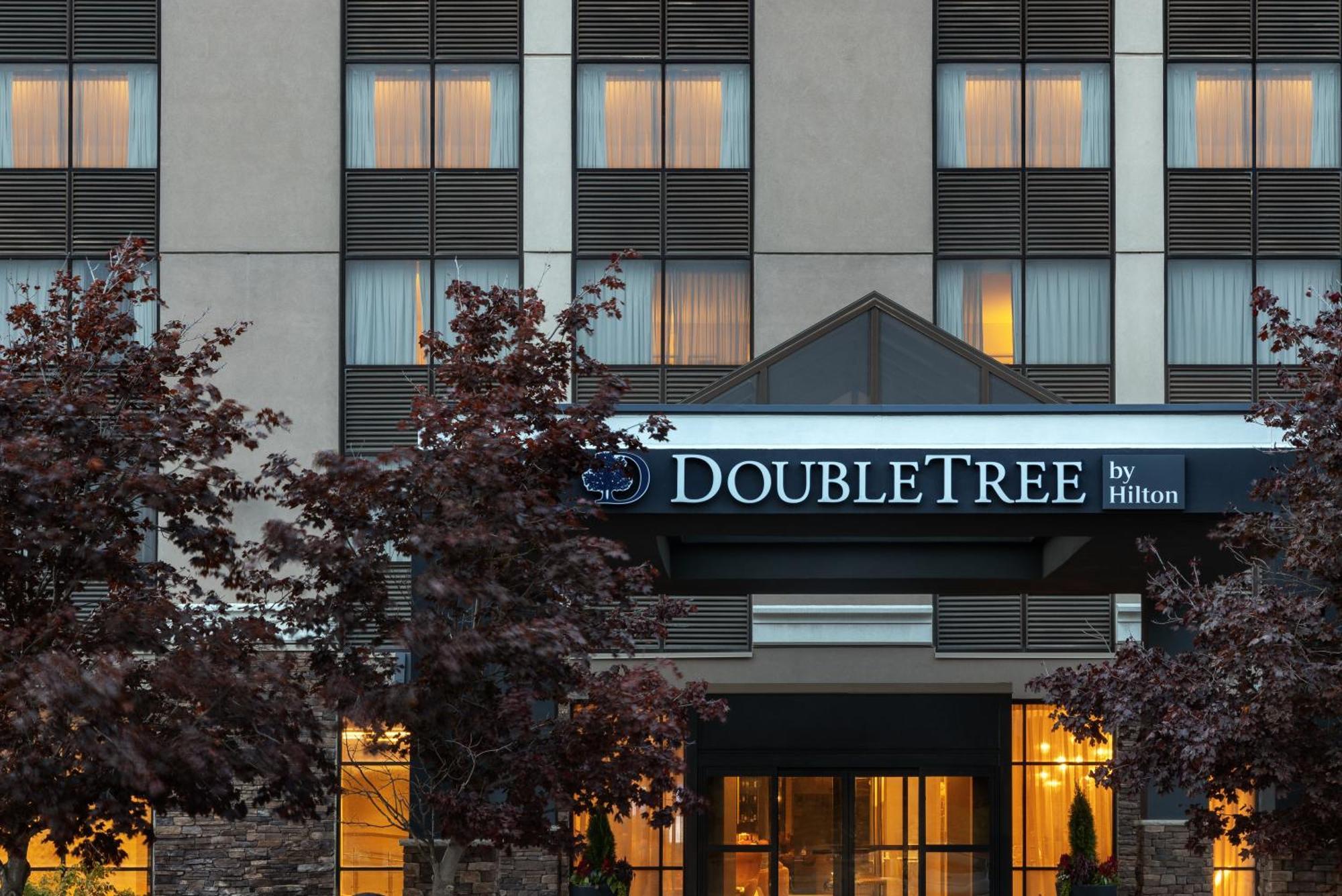 Doubletree By Hilton Kitchener Hotel Exterior photo