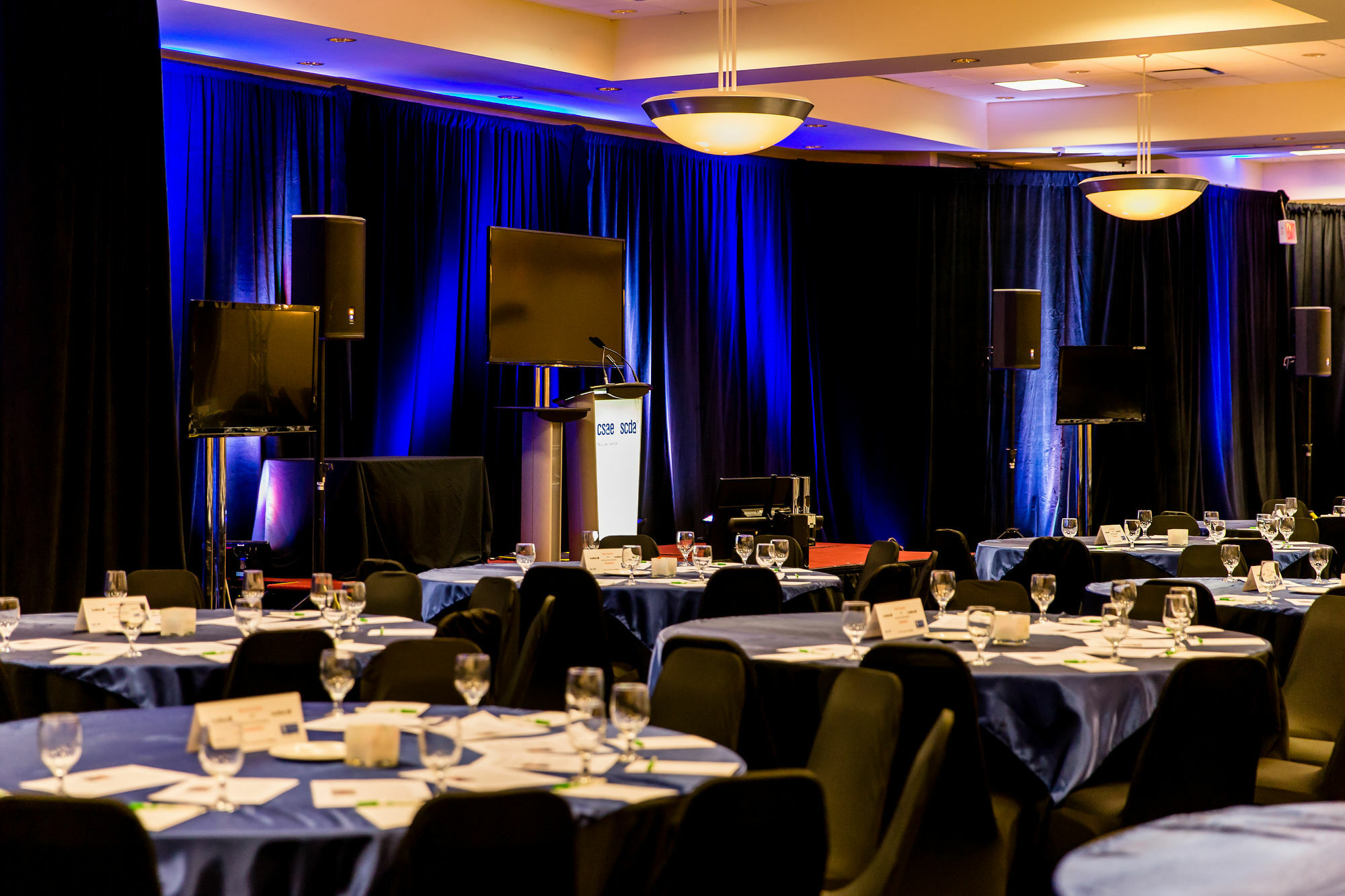 Doubletree By Hilton Kitchener Hotel Exterior photo